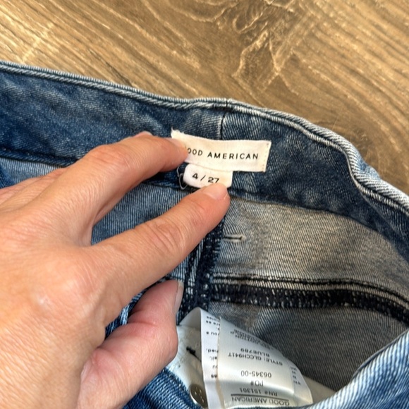 Good American Classic Blue Denim Jeans with raw hem (4/27) - Picture 2 of 4
